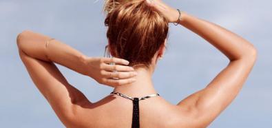 Candice Swanepoel na plaży w bikini Victoria`s Secret